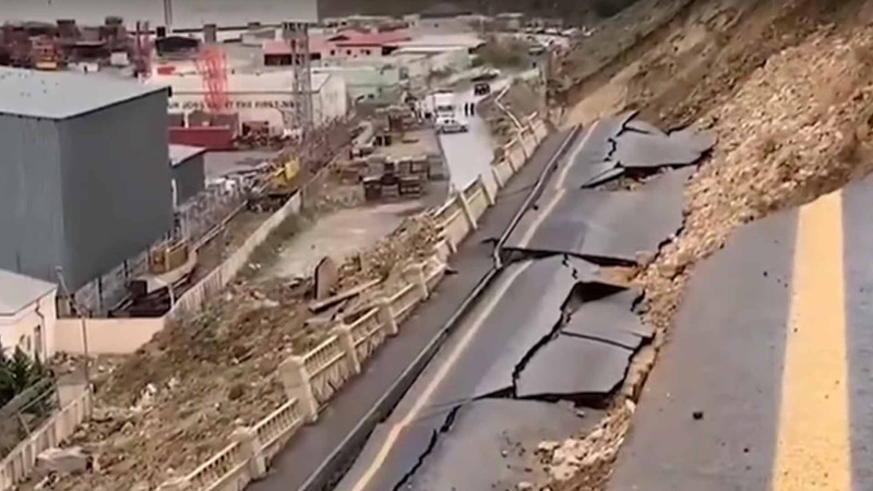 Bibiheybət yolu yenə sürüşür: ərazidə çatlar əmələ gəlib – VİDEO