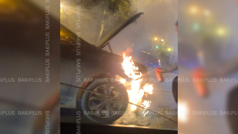 Bakının mərkəzində avtomobil alışıb