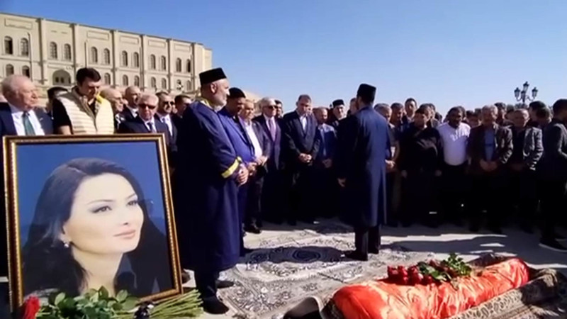 Qənirə Paşayeva ilə vida mərasimi keçirilib