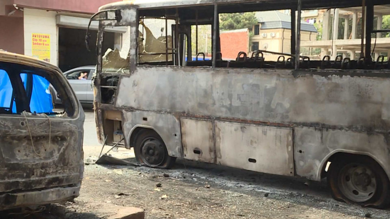 Əhmədlidə yanan nəqliyyat vasitələri necə alışıb?