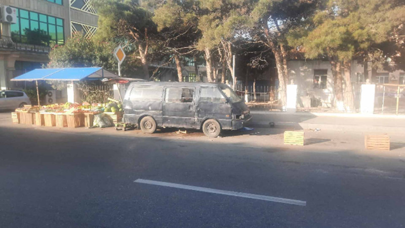 Binə qəsəbəsində meyvə-tərəvəz piştaxtası parkinq yerlərini zəbt edib