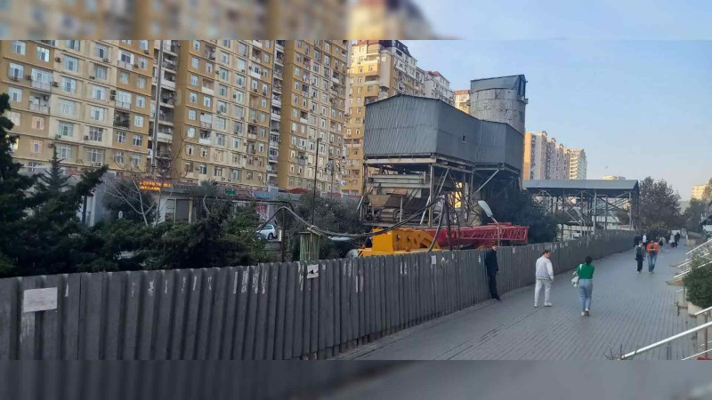 Xətaidə ağaclar kəsilərək yerində tikintiyə başlanılıb