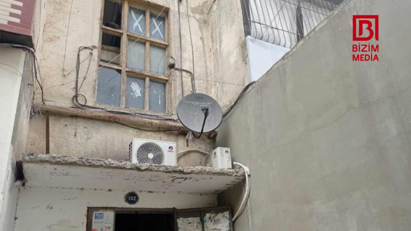 Bakıda binaya artırmalar edilib: qaz borusu mənzilin içərisindən keçir
