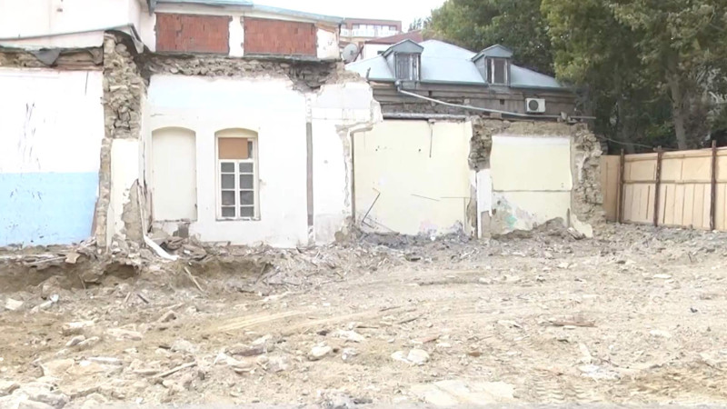 Dövlət qurumlarının susqunluğu fonunda tarixi binalar yoxa çıxmağa davam edir