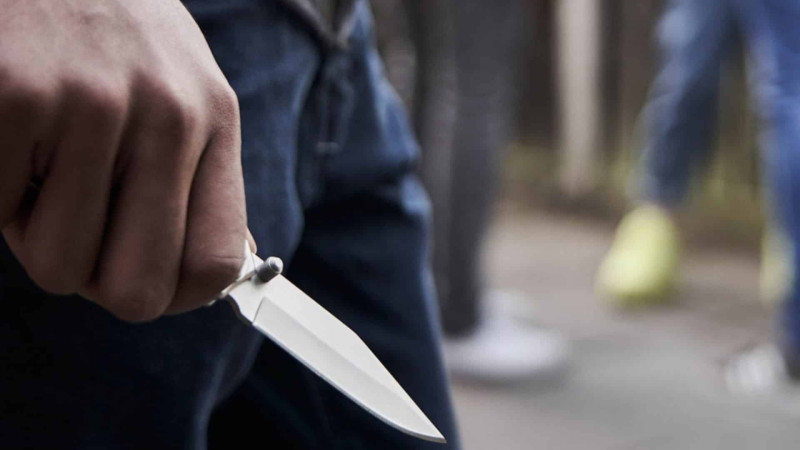 Zabratda gənc oğlan dava zamanı bıçaqlanıb