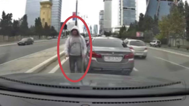 Bakıda “BMW” sürücüsünün hərəkəti müzakirəyə səbəb olub