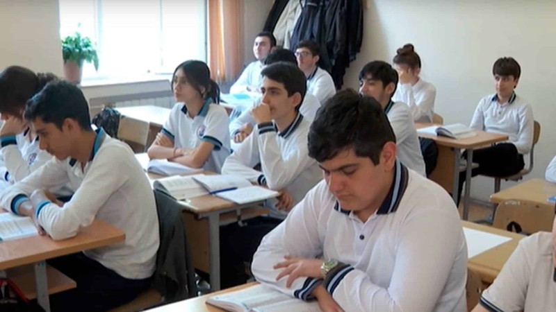 Bakı məktəblərində yeniyetmələr narkotacirlərin qurbanı olurlar