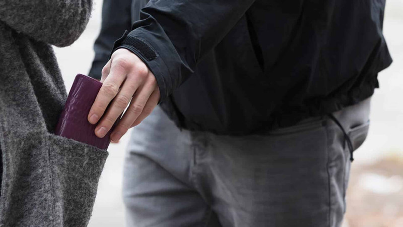 Qaraçuxurda bir nəfərin pulunu talayıblar