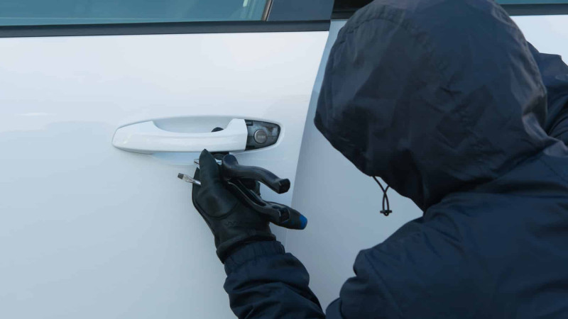 Nərimanovda avtomobildən oğurluq edilib