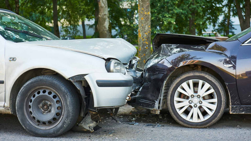 Xətai rayonunda iki avtomobil toqquşub: xəsarət alan var