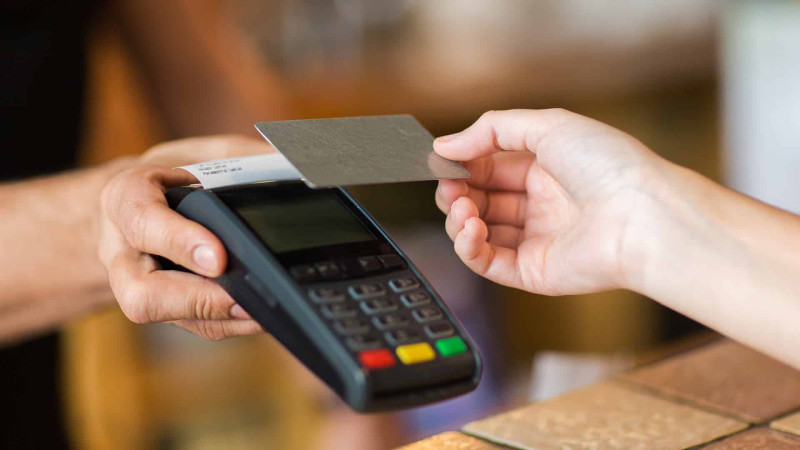 Nəsimidə itmiş bank kartından pul talayan şəxs tutulub