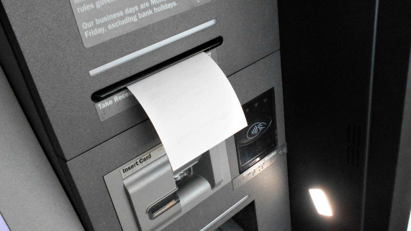 Xətai rayonunda bankomatdan 1750 manat pul oğurlanıb