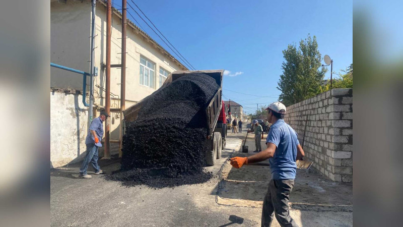 Binədə küçələrə asfalt vurulub