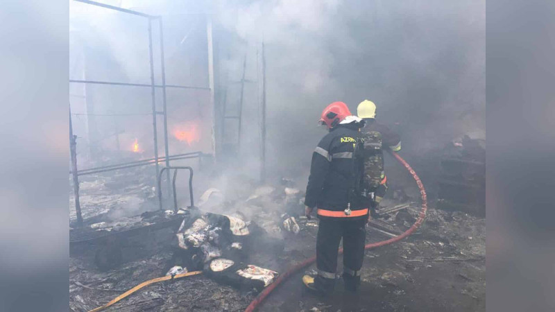 Suraxanıda yaşayış evinin yarısı kül olub
