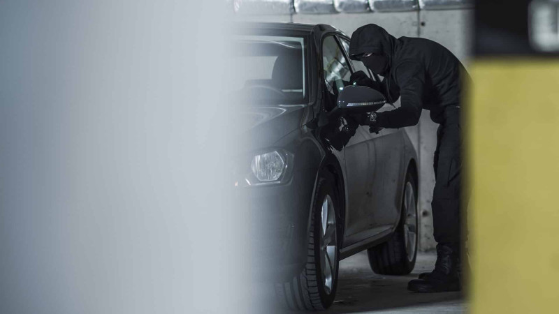 Xətai rayonunda avtoyumadan avtomobil qaçırılıb