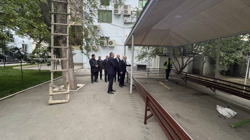 Cavadxan küçəsində abadlıq işləri davam edir