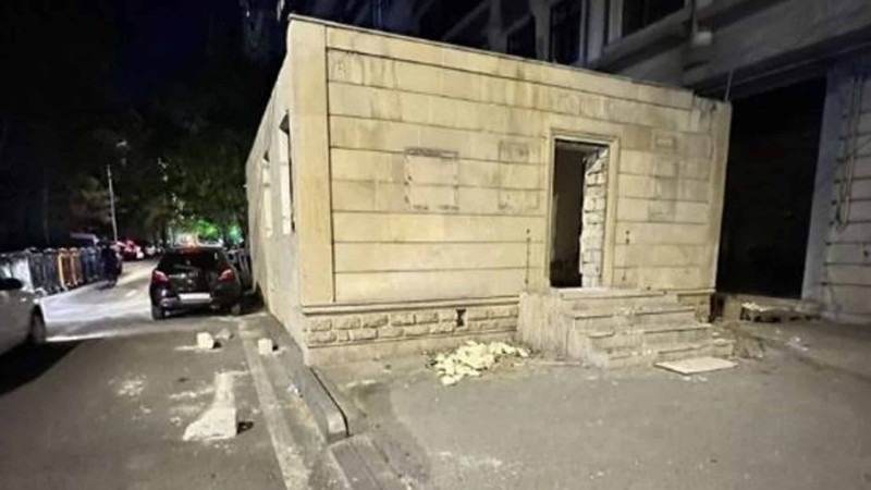 Nərimanovda piyadalara maneə yaradan tikili sökülür