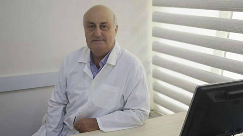 Bakıda baş həkim mənzil üstündə qaynı tərəfindən döyülüb