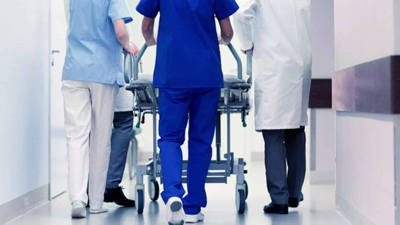 Xəzər rayonunda avtomobil 67 yaşlı kişini vurub