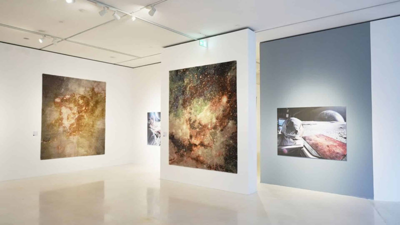 Beynəlxalq Astronavtika Konqresi çərçivəsində xalça dizayneri Yan Katın sərgisi açılıb