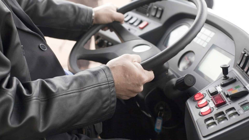 Qaradağda marşrut avtobusu qəzaya düşüb