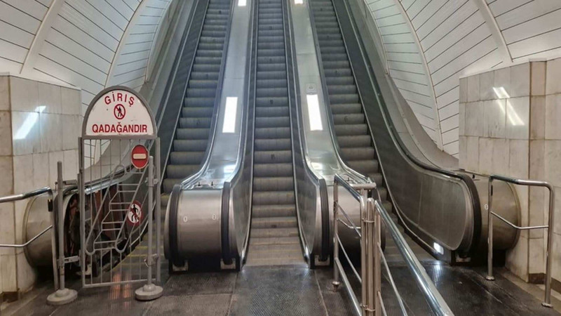 Metroda eskalatorlardan daha biri təmir olunur