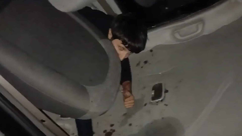 Qəza nəticəsində sürücü sıxılmış vəziyyətdə qalıb