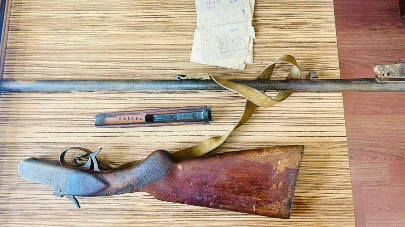 Xətai rayonunda iki sakin silah-sursatı polisə könüllü təhvil verib