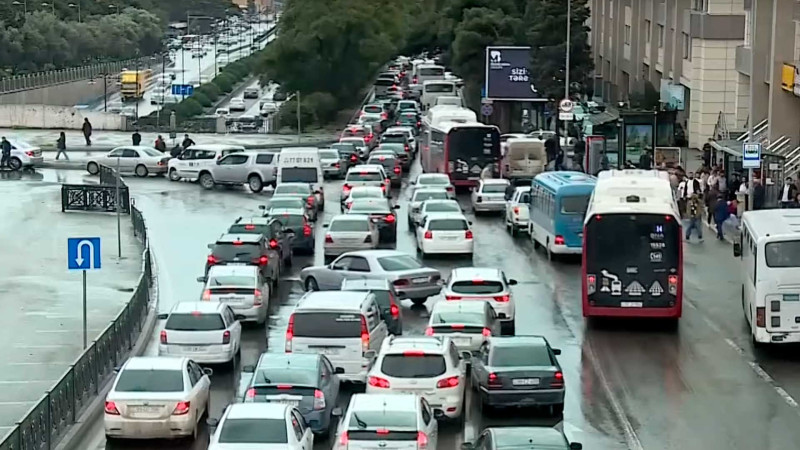 Paytaxtda tıxacların səbəbi ölkəyə idxal olunmuş avtomobillər yoxsa infrastrukturdur? – VİDEO