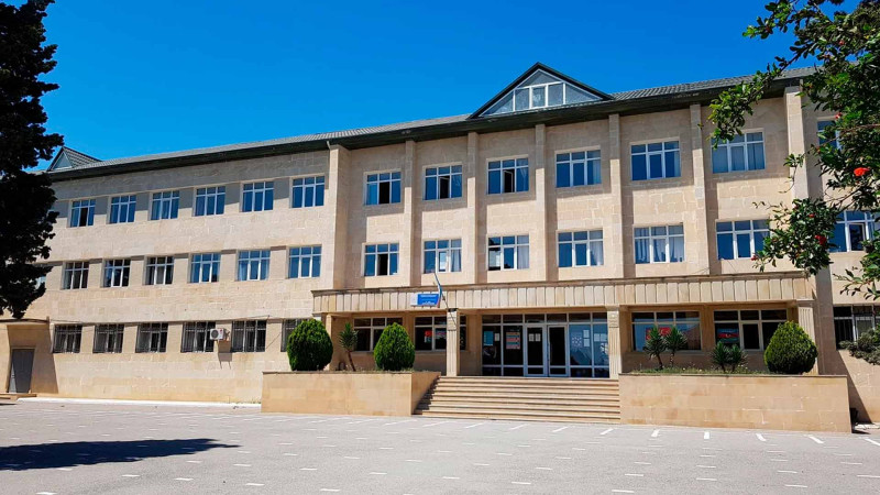 Bakı məktəbinin direktoru onun doğum günü üçün pul yığılması ilə bağlı yayılan məlumatlara münasibət bildirib