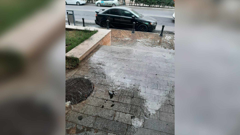 Cavadxan küçəsini su basıb: əraziyə qəza briqadası cəlb olunub