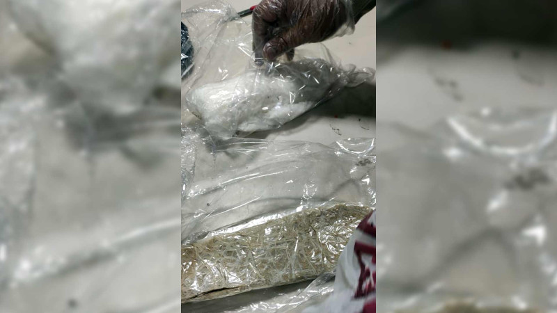 Azərbaycan vətəndaşları gömrükdə narkotiklə tutulublar