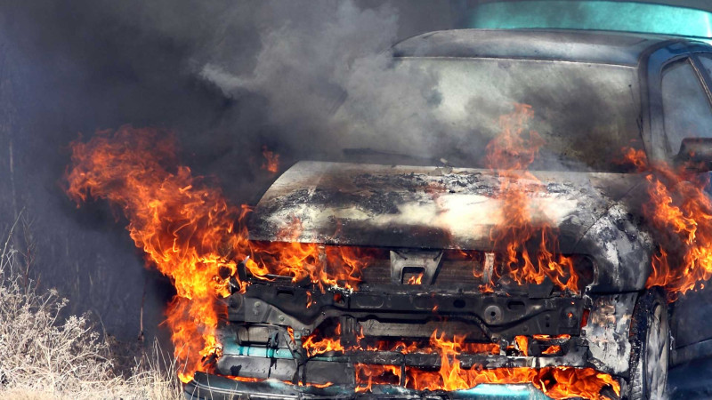 Xətai rayonunda avtomobil alışıb