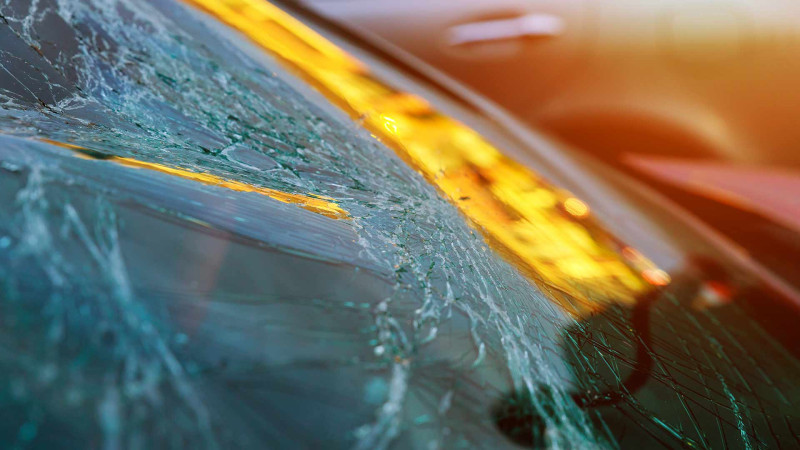 Xətaidə tələbə yol qəzasında ağır xəsarət alıb