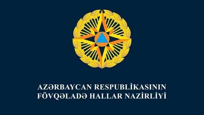 Qaradağdakı yaşayış binasında taxta parçası asılı vəziyyətdə qalıb