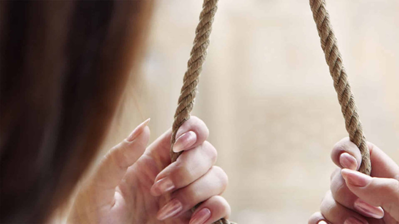 Xətai rayonunda 25 yaşlı qız intihar edib