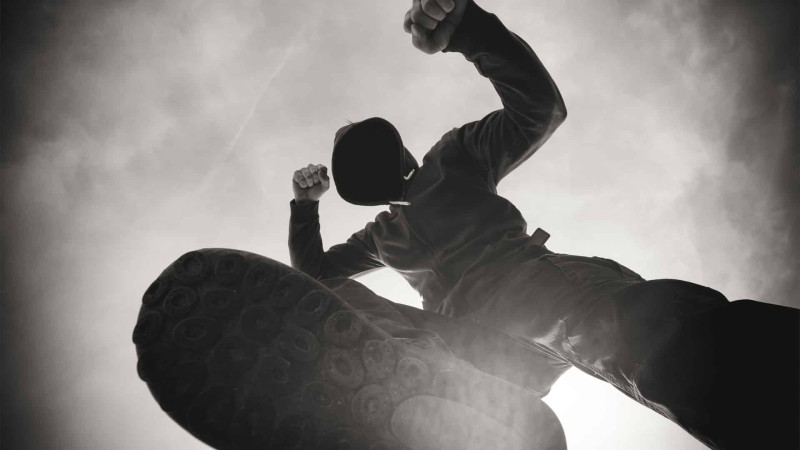 Nərimanovda yeniyetmələr arasında kütləvi dava: bıçaqlanan var