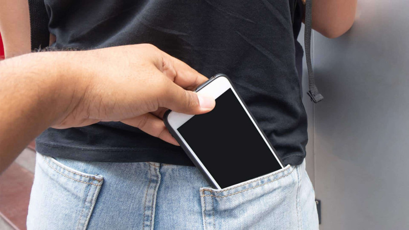Nizamidə marketdən mobil telefon oğurlanıb