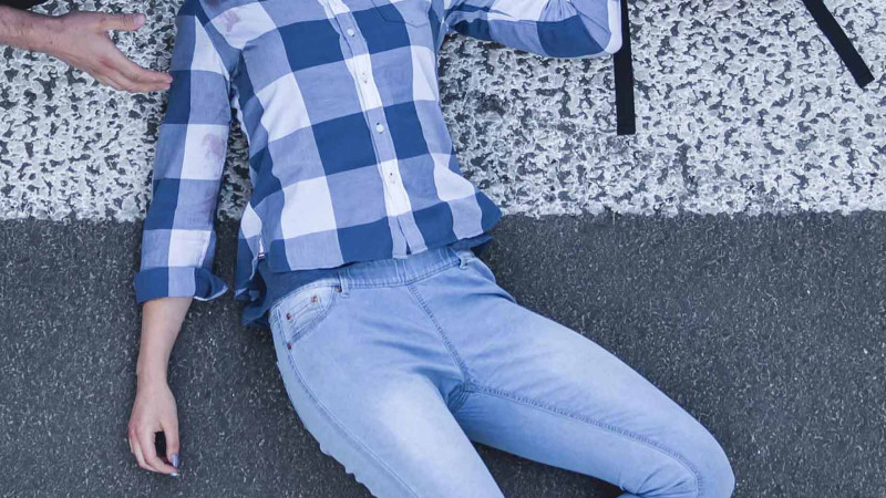 Xətai rayonunda 18 yaşlı qızı “Prius” vurub