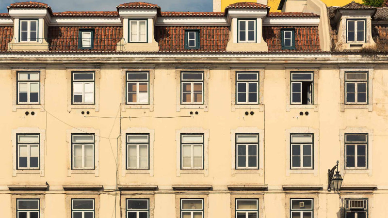 Xətai rayonunda iki sakin qeyri-yaşayış sahəsini bölə bilmir - VİDEO