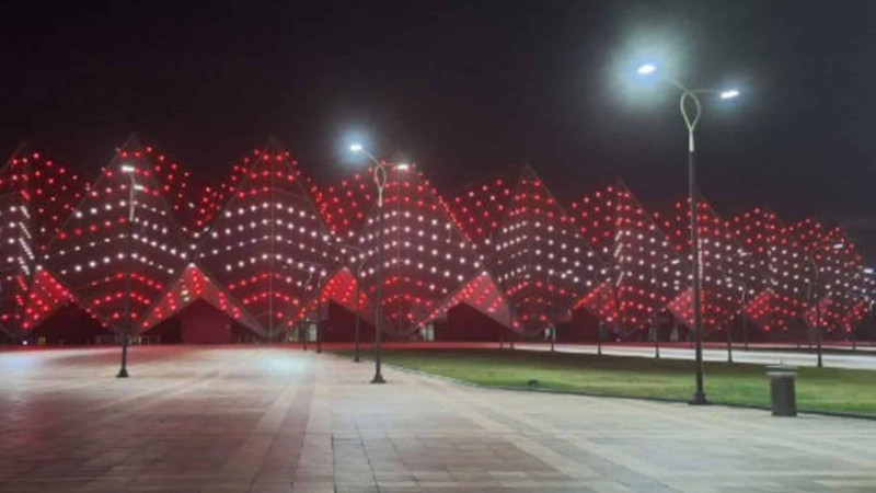 “Bakı Kristal Zalı” Latviya bayrağının rənglərində