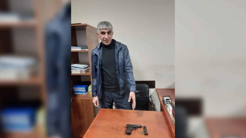Nəsimidə tapança satmaq istəyən şəxs saxlanılıb