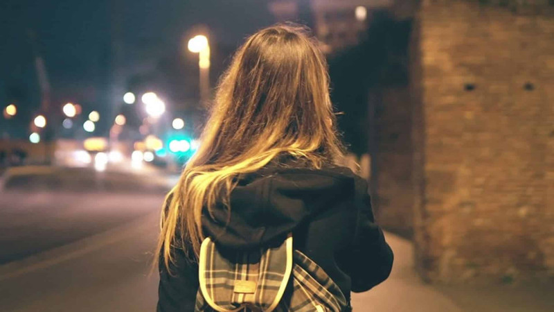 Bakıda 15 yaşlı qız itkin düşüb