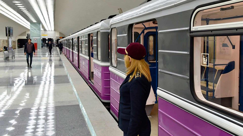 Metroda bədbəxt hadisə baş verib