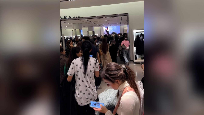 Bakıdakı “mall”da böyük növbə yaranıb
