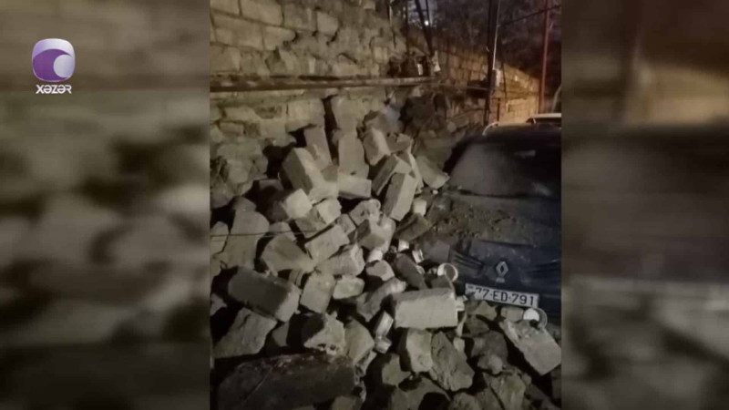 Nərimanovda hasar maşının üzərində aşdı, səbəbkar təmirdən imtina etdi