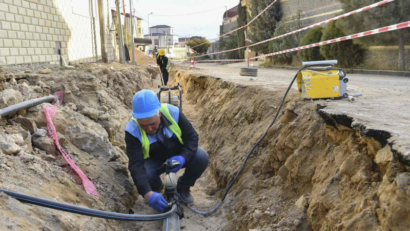 Badamdarda yeni su və kanalizasiya xətləri çəkilir