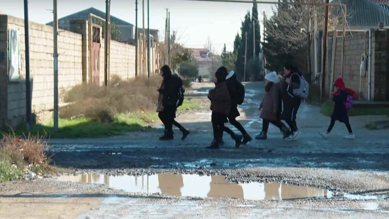 Sabunçu rayonunda küçə bərbad vəziyyətdədir