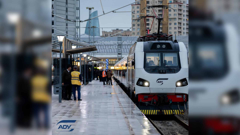 Güclü külək qatarların hərəkət cədvəlində yubanmalara səbəb olub - YENİLƏNİB
