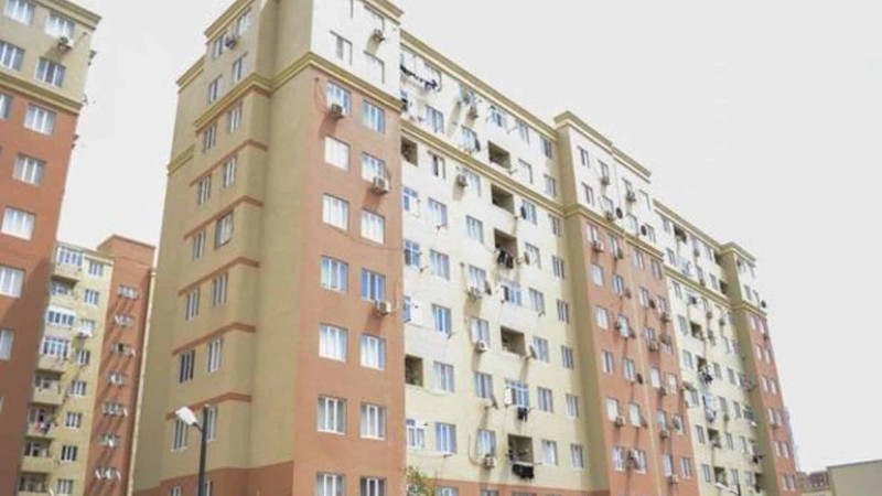 Lökbatanda oğlan eyvandan yıxılıb